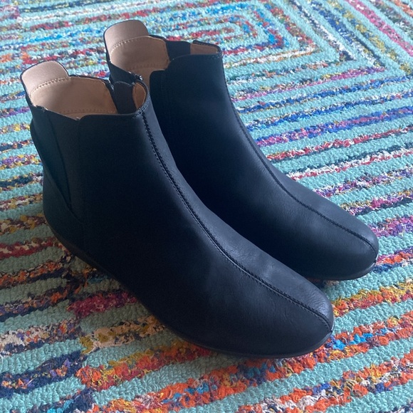 NWOT Life Stride Velocity 2.0 Ankle Boots Black Womens Size 9M - Picture 2 of 6